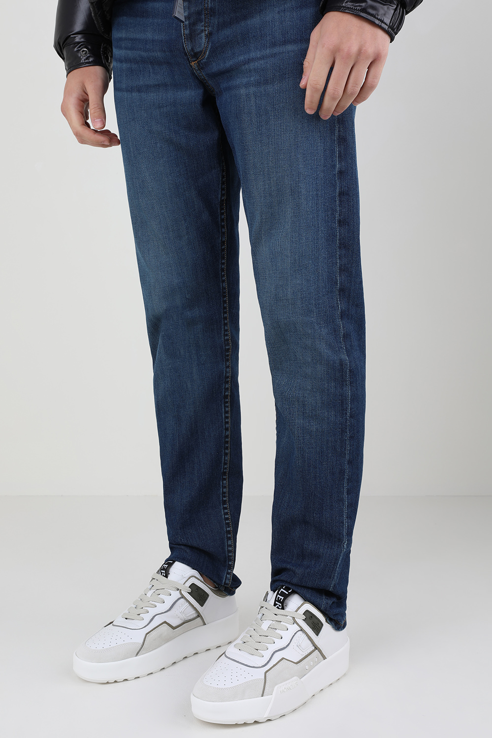 תמונת כל הלוק של נעלי סניקרס פרומיקס ספייס